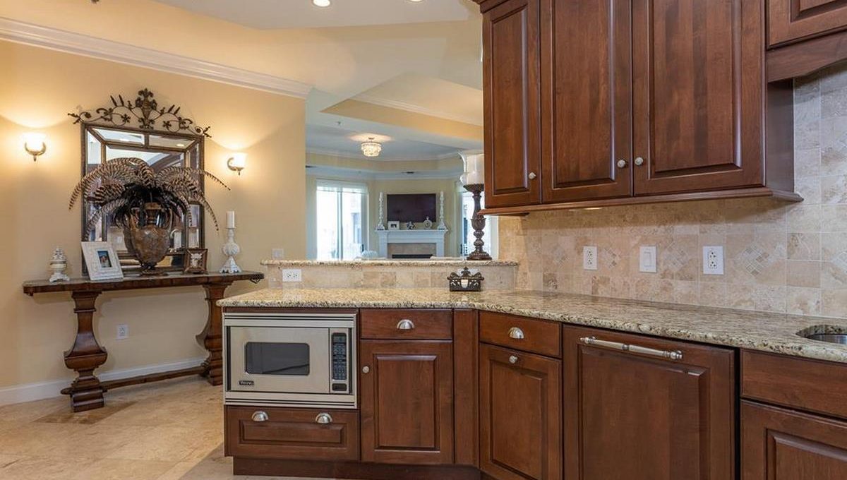 200 Ocean Crest Dr 345 009