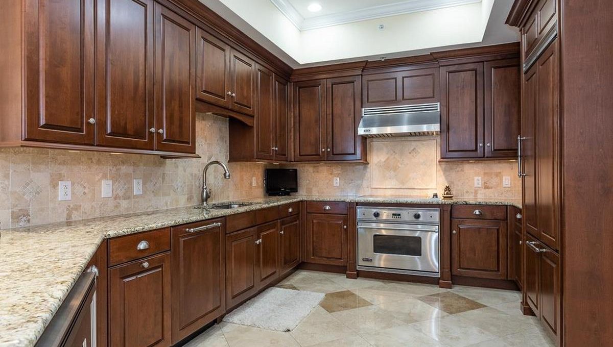 200 Ocean Crest Dr 345 010