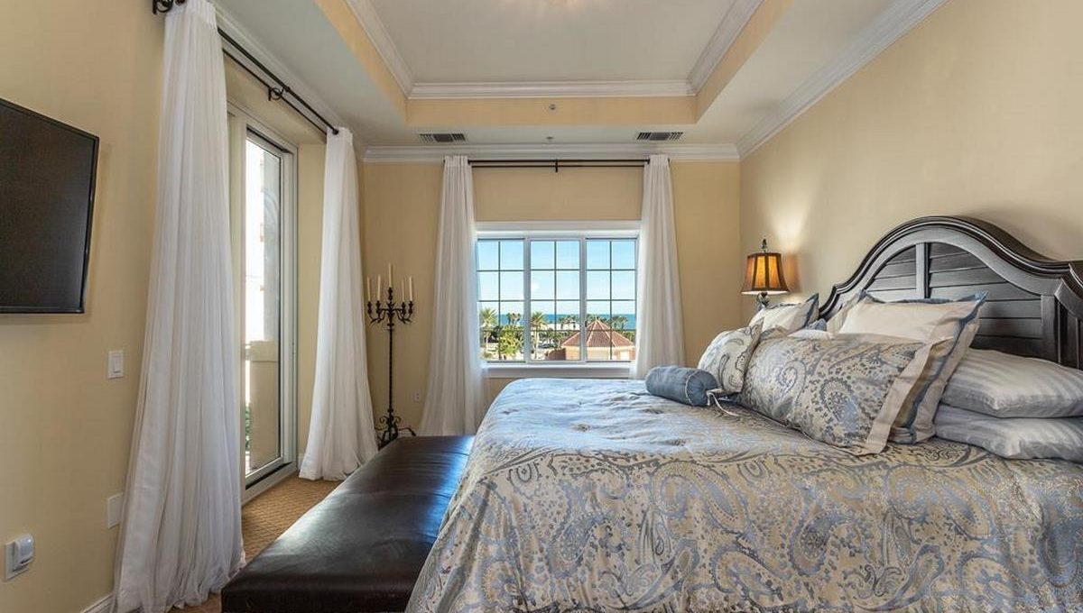 200 Ocean Crest Dr 345 013