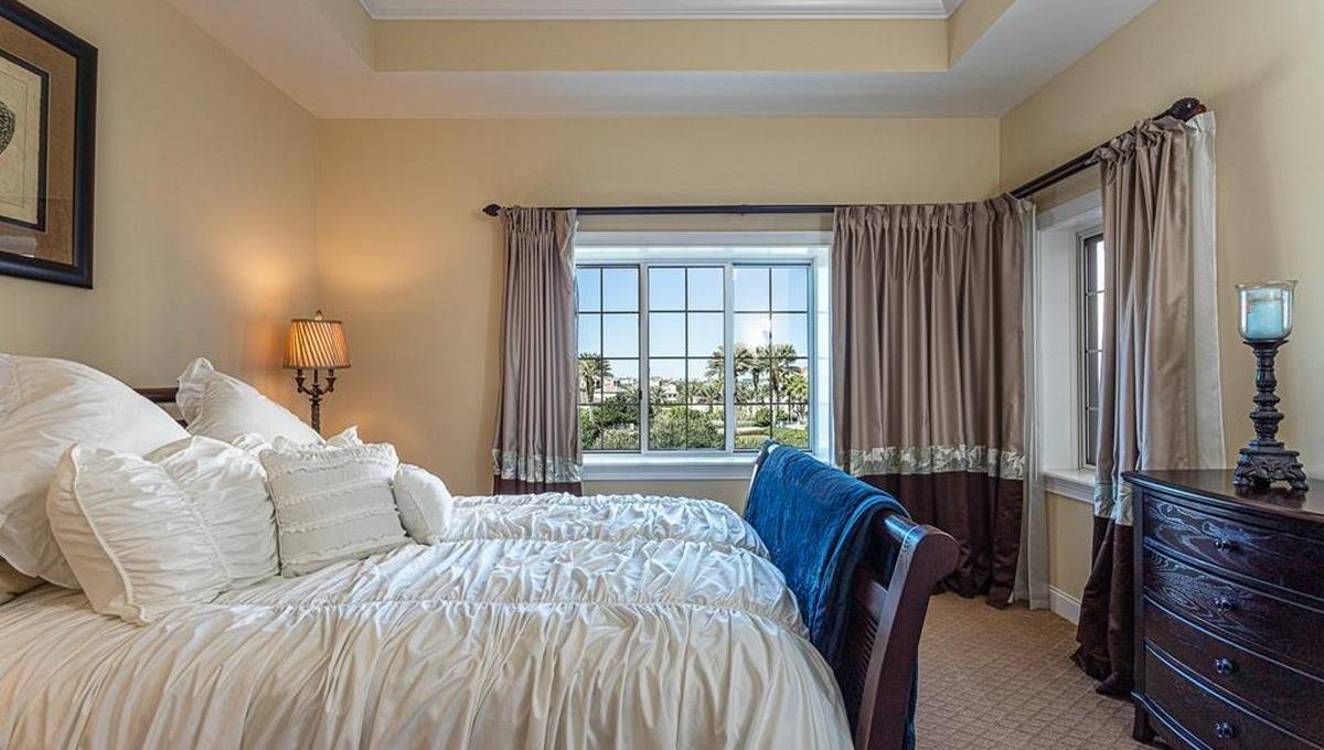 200 Ocean Crest Dr 345 016