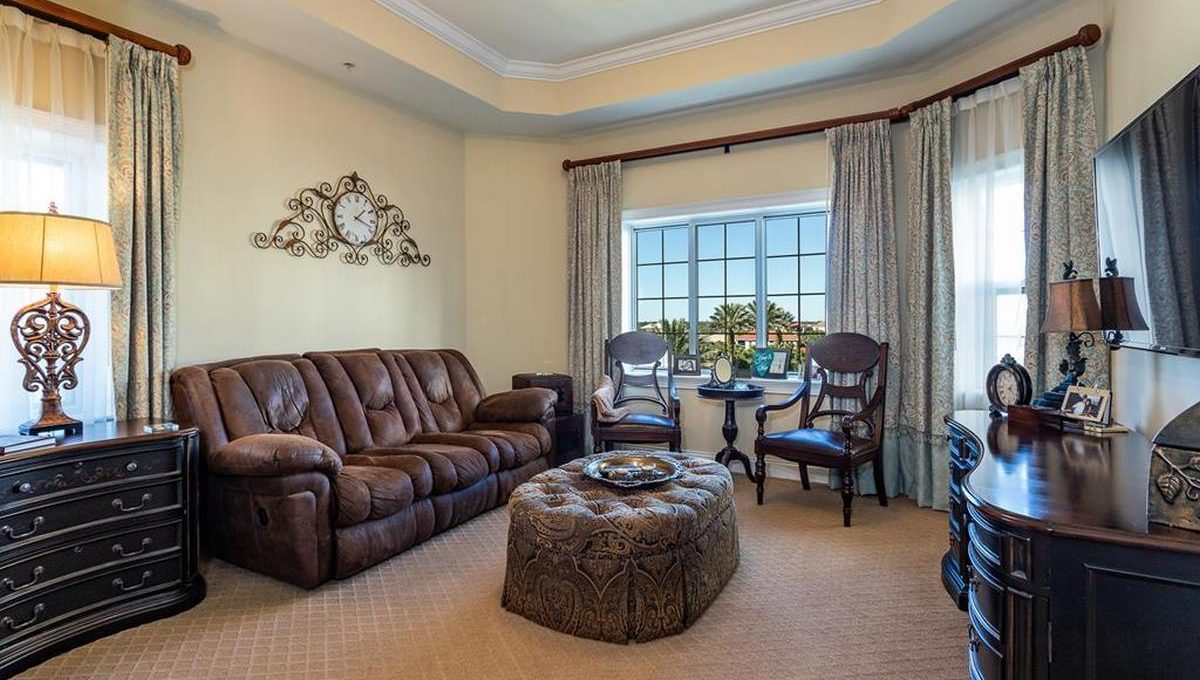 200 Ocean Crest Dr 345 018